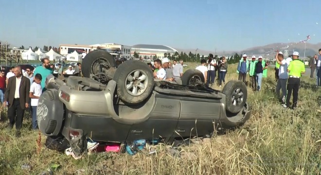 3 kez takla atan araçtan burnu bile kanamadan çıktı 